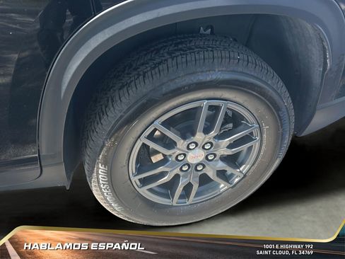 Used 2025 GMC Acadia Elevation image 10