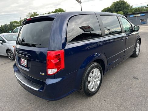 Used 2017 Dodge Grand Caravan SE w/ UConnect Hands-Free Group FWD image 3