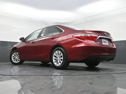 Used 2017 Toyota Camry LE image 23
