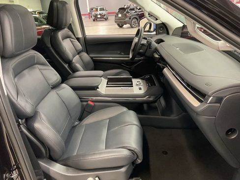 New 2027 Lincoln Navigator Reserve AWD/4WD image 18
