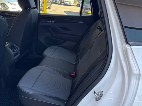 New 2026 Volkswagen Tiguan SE R-Line AWD/4WD image 18