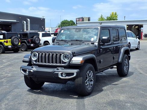 Used 2025 Jeep Wrangler Unlimited Sahara AWD/4WD image 2