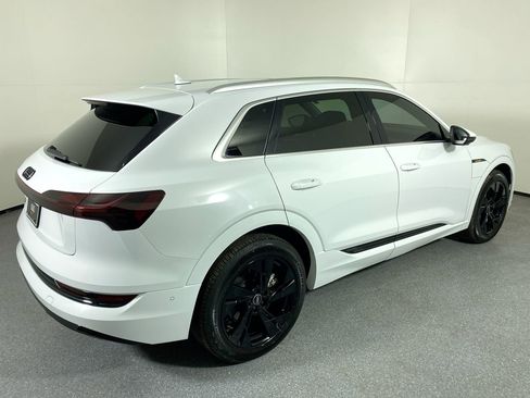 Certified 2022 Audi e-tron Premium Plus w/ Premium Plus Package image 37