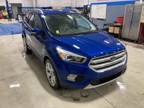 Used 2019 Ford Escape Titanium image 1