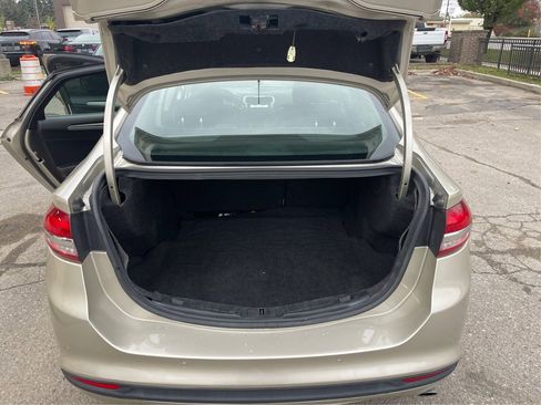 Used 2018 Ford Fusion SE w/ Fusion SE Technology Package image 18