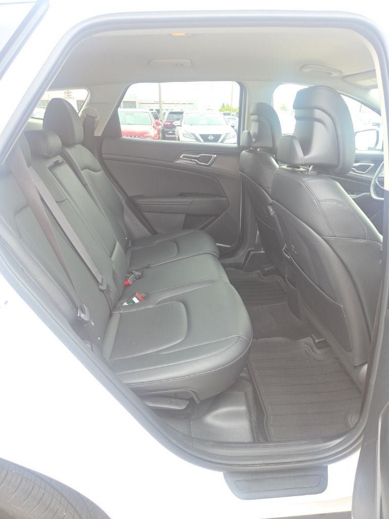Used 2026 Kia Sportage EX FWD image 25