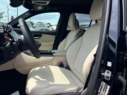 Used 2025 Mercedes-Benz GLC 300 4MATIC image 8