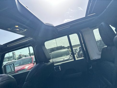 Used 2020 Jeep Wrangler Unlimited Sahara AWD/4WD image 6