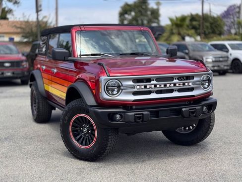 Used 2025 Ford Bronco Big Bend w/ Black Diamond Package AWD/4WD image 2
