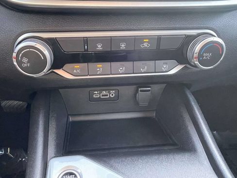 Used 2025 Nissan Altima 2.5 SV FWD image 28