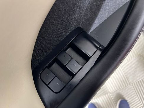 Used 2022 Tesla Model X Plaid image 11