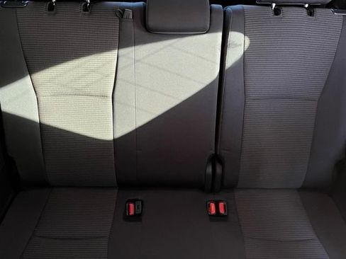 Used 2025 Toyota Highlander LE FWD image 13