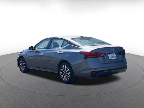 Used 2025 Nissan Altima 2.5 SV image 11