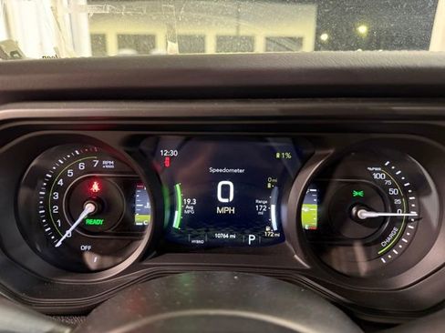 Used 2025 Jeep Wrangler Unlimited Sahara w/ Safety Group image 17