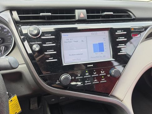 Used 2020 Toyota Camry LE image 12