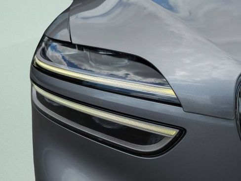 Certified 2022 Genesis GV70 2.5T w/ Advanced Package AWD/4WD image 24