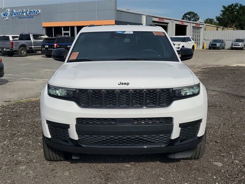 Used 2022 Jeep Grand Cherokee L Laredo image 5