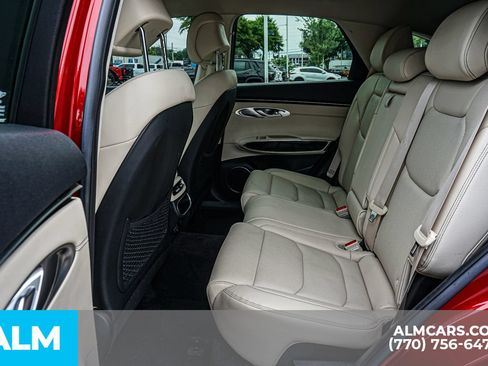Used 2022 Genesis GV70 2.5T AWD/4WD image 22