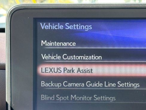 Used 2018 Lexus RX 450hL Premium w/ Premium Package image 17