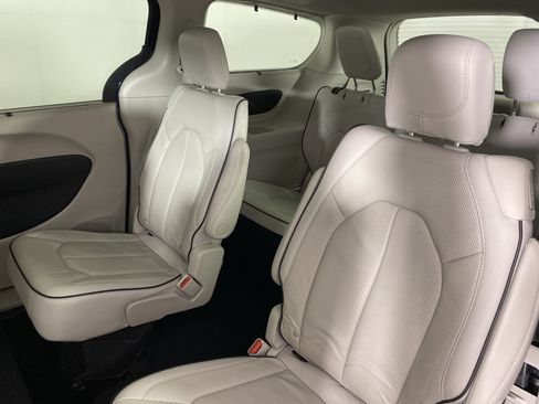 Used 2021 Chrysler Pacifica Limited w/ Uconnect Theater Family Group AWD/4WD image 33