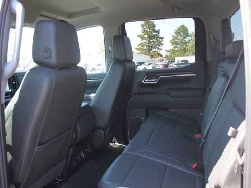 Used 2025 GMC Sierra 1500 SLT image 7