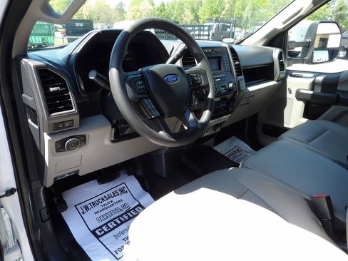Used 2022 Ford F550 4x4 Crew Cab Super Duty w/ Power Equipment Group image 28