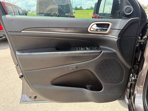 Used 2014 Jeep Grand Cherokee Overland AWD/4WD image 26