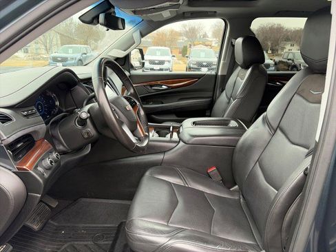Used 2019 Cadillac Escalade Luxury image 9