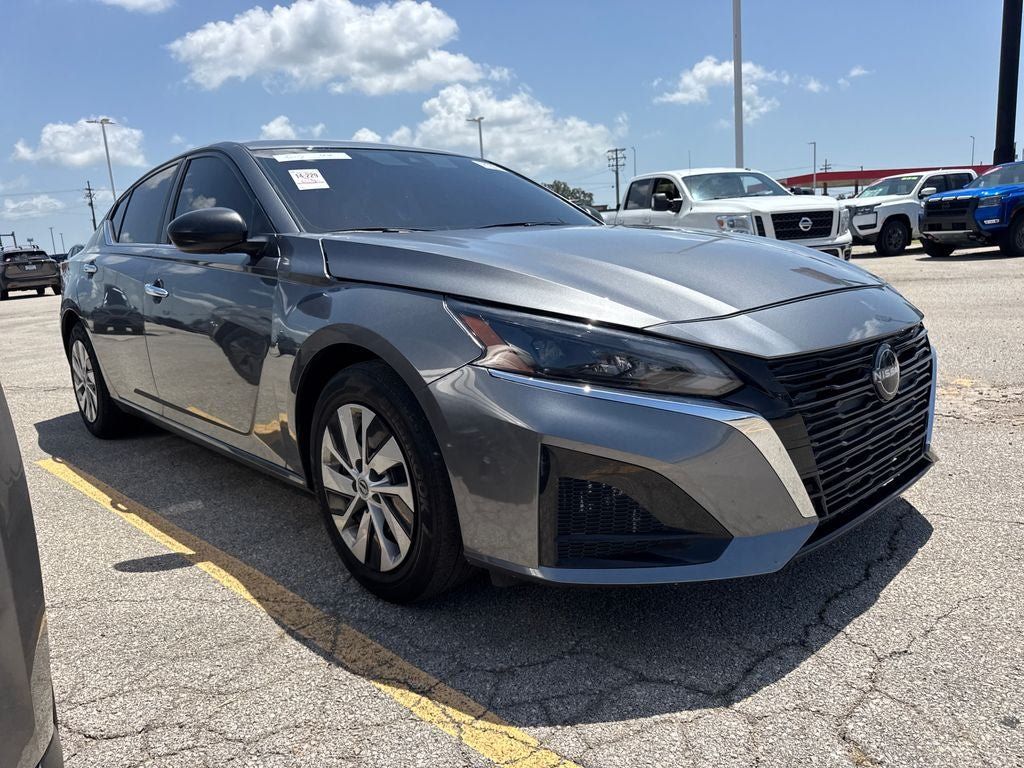 Used 2025 Nissan Altima 2.5 S FWD image 3