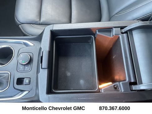 Used 2023 Chevrolet Traverse LT w/ LT Premium Package image 21