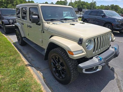Used 2022 Jeep Wrangler Unlimited Sahara AWD/4WD image 3