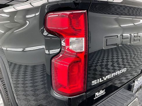 Used 2024 Chevrolet Silverado 2500 LTZ w/ LTZ Convenience Package image 31