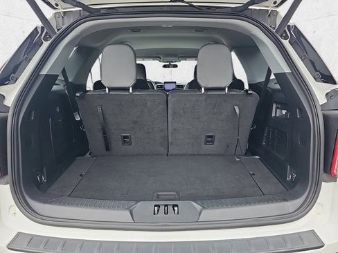 Used 2022 Ford Explorer XLT w/ Equipment Group 202A image 13