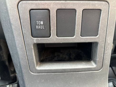 Used 2010 Toyota Tundra 4x4 CrewMax image 28