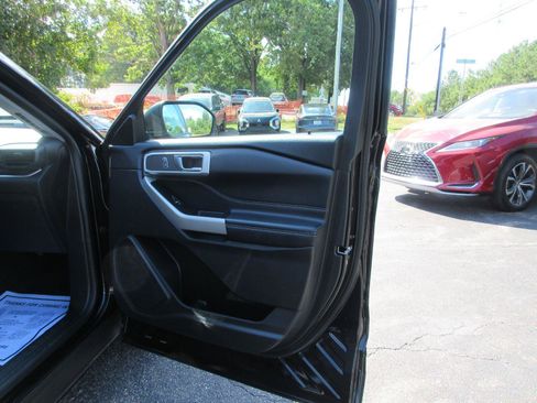 Used 2021 Ford Explorer XLT RWD image 15