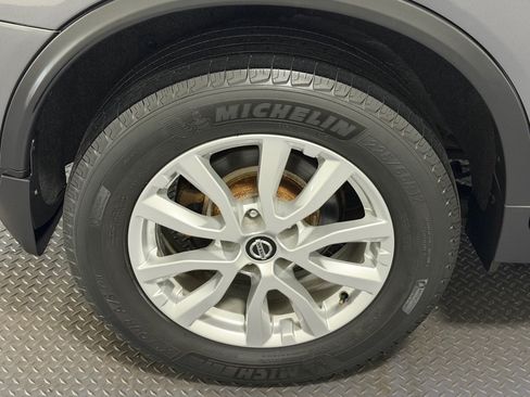 Used 2018 Nissan Rogue SV AWD/4WD image 18