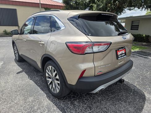 Used 2020 Ford Escape Titanium image 3