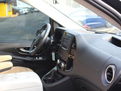 Used 2019 Mercedes-Benz Metris Passenger image 10