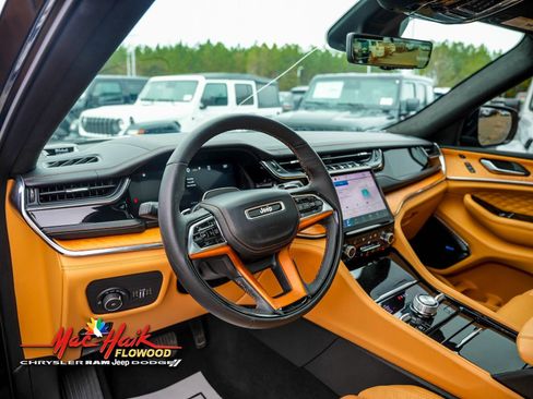 Used 2025 Jeep Grand Cherokee L Summit w/ Advanced Protech Group IV image 21