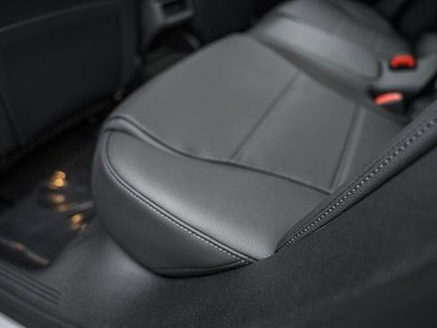 New 2025 Mercedes-Benz C 300 4MATIC Sedan image 32