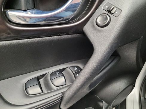 Used 2019 Nissan Rogue SV FWD image 27