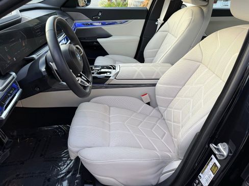 Used 2025 BMW 760i xDrive image 23