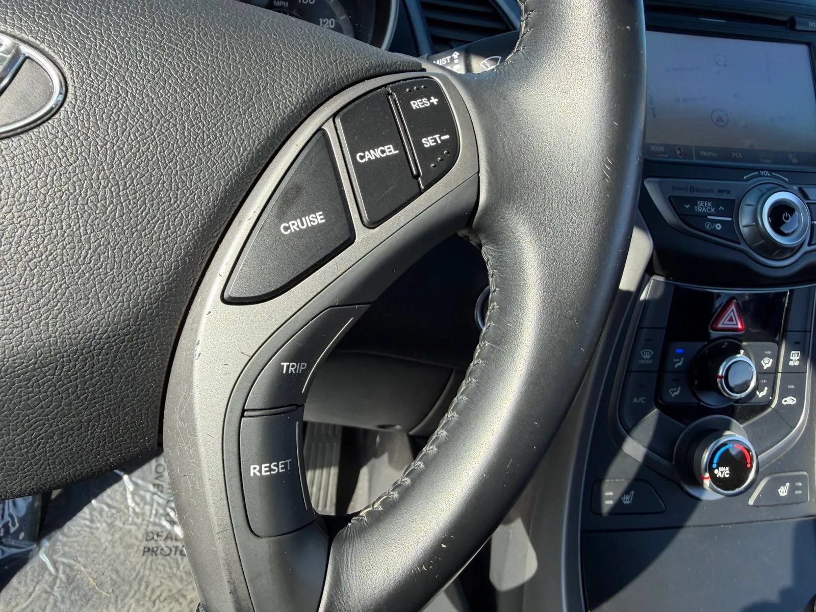 Used 2014 Hyundai Elantra w/ Option Group 2 FWD image 21