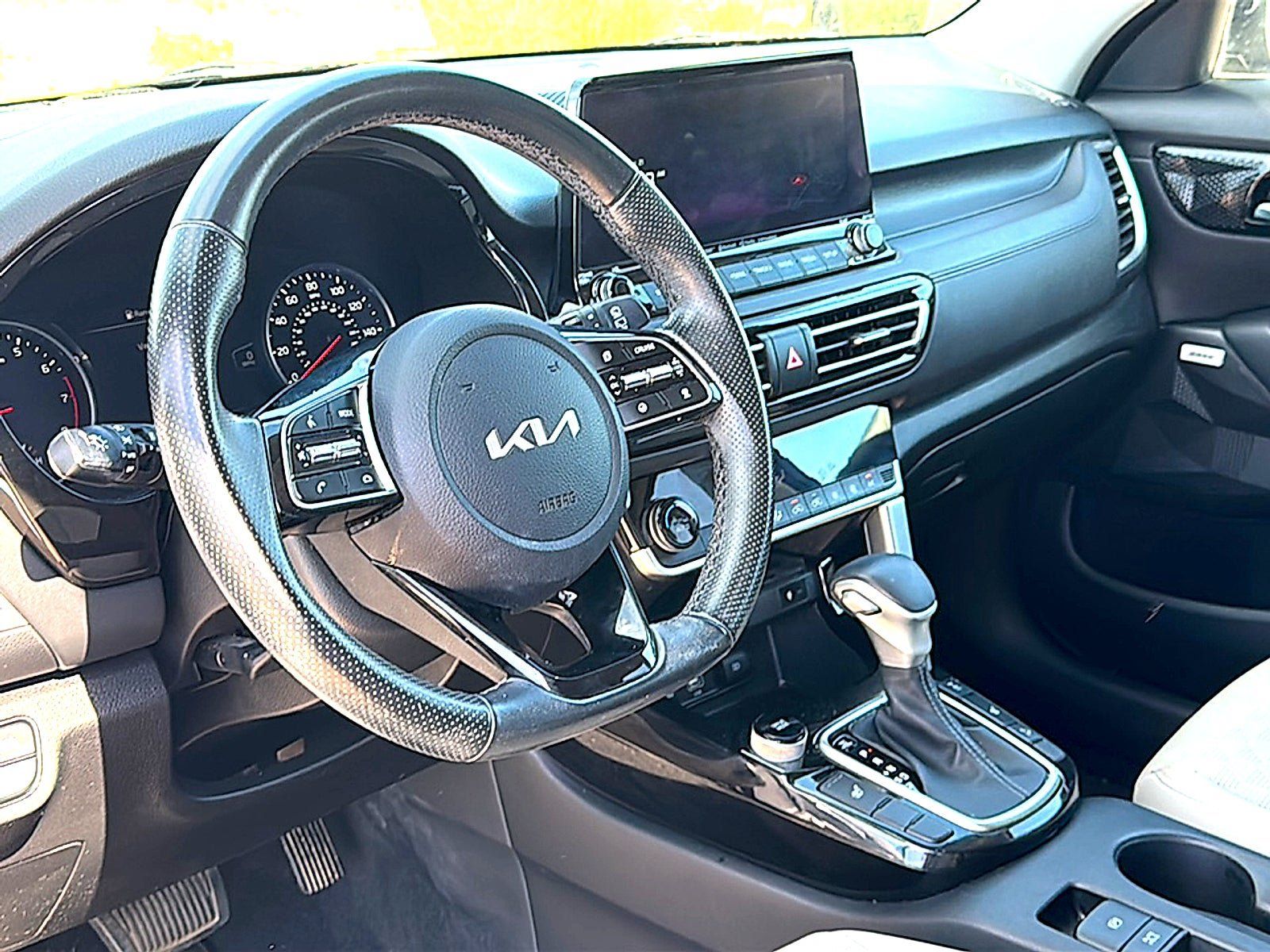 Used 2023 Kia Seltos SX AWD/4WD image 11