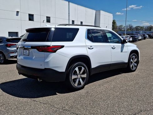Used 2023 Chevrolet Traverse LT w/ LT Premium Package AWD/4WD image 9