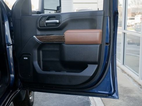Used 2022 Chevrolet Silverado 3500 High Country image 27