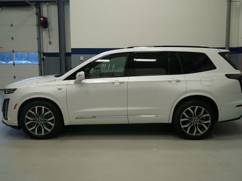 Certified 2023 Cadillac XT6 Sport w/ Technology Package AWD/4WD image 2