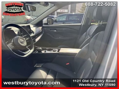 Used 2023 Nissan Rogue SV w/ SV Premium B Package image 13