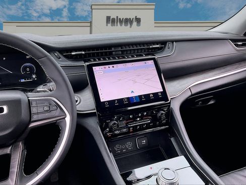 Used 2024 Jeep Grand Cherokee L Limited w/ Luxury Tech Group II image 6