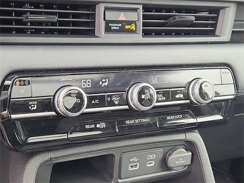 New 2025 Honda Pilot Touring image 16